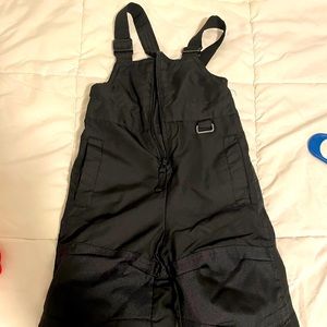 Snow bib for toddler
